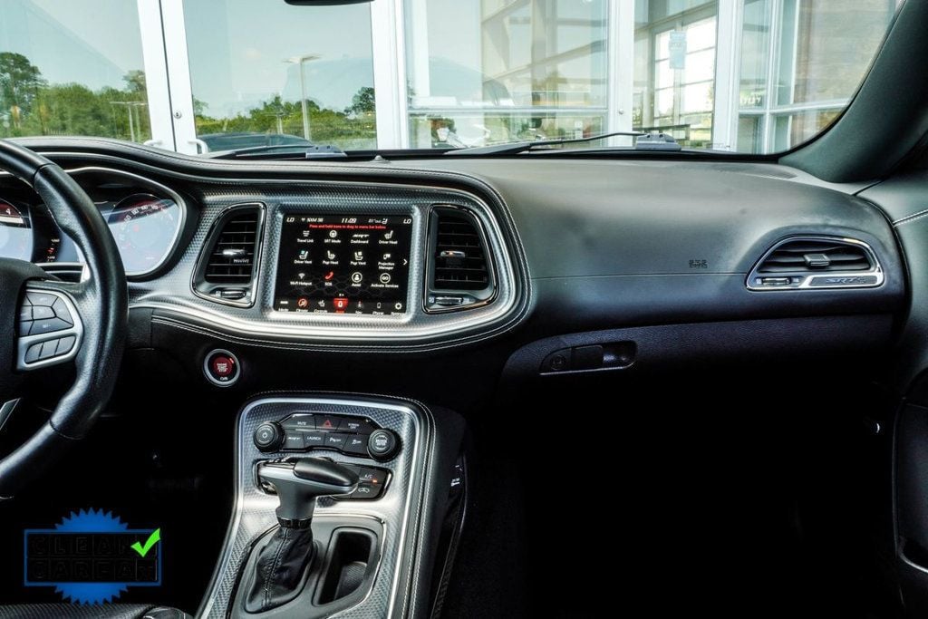 Dodge Challenger photo 18