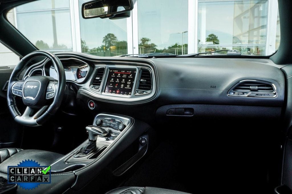 Dodge Challenger photo 19