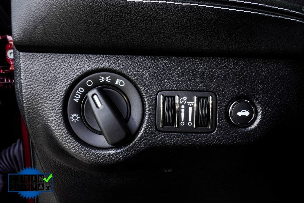 Dodge Challenger photo 31
