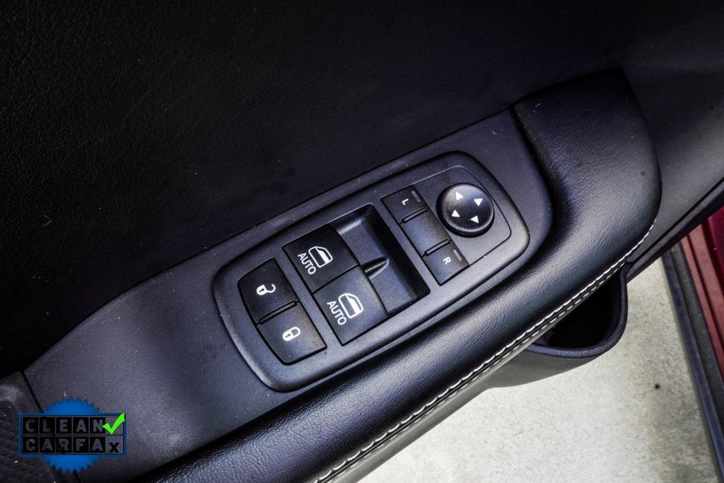 Dodge Challenger photo 33