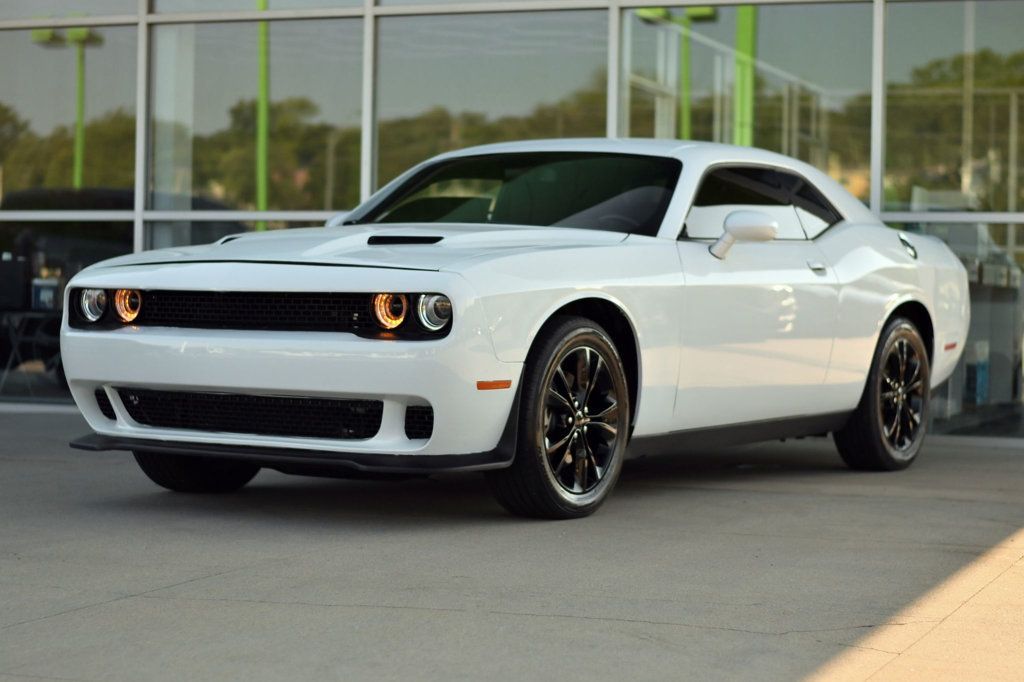 2021 Dodge Challenger SXT AWD photo 3