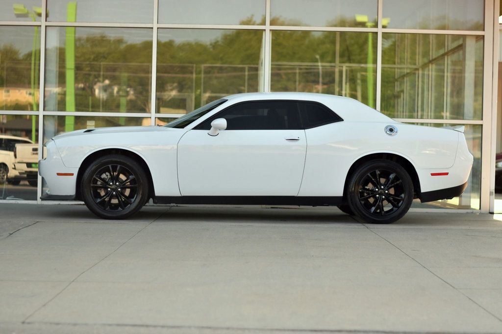 2021 Dodge Challenger SXT AWD photo 4