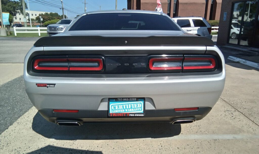 2021 Dodge Challenger SXT photo 3