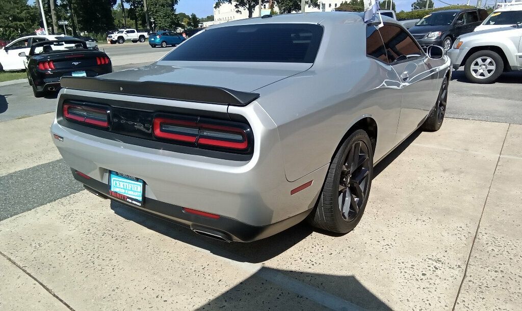 2021 Dodge Challenger SXT photo 4