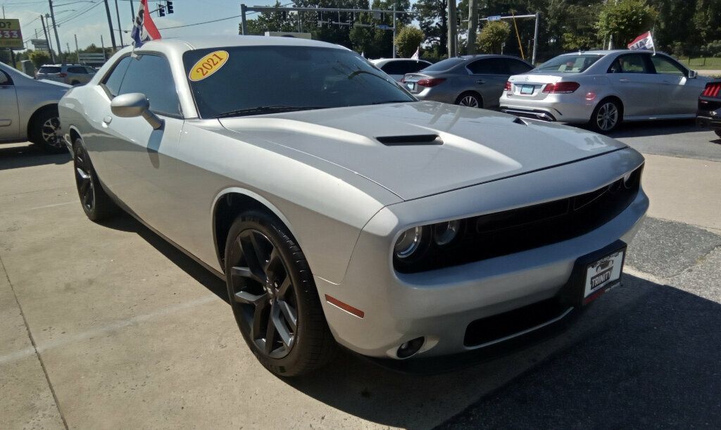 2021 Dodge Challenger SXT photo 5
