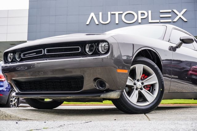 2021 Dodge Challenger SXT photo 2