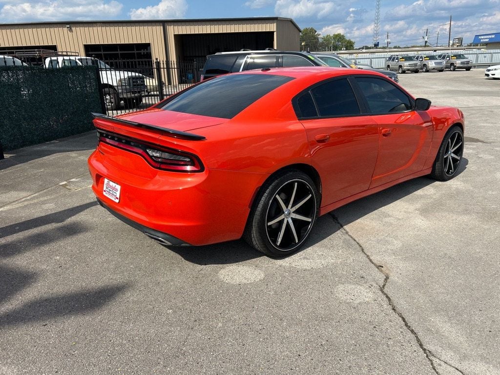 2021 Dodge Charger SXT photo 4