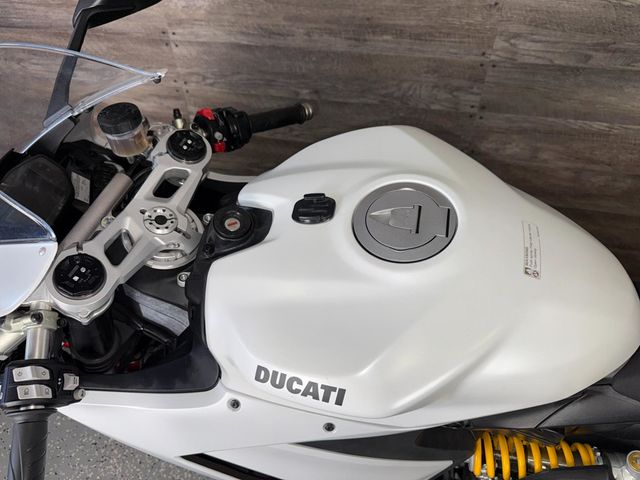2021 Ducati Panigale V2 LOW MILES! - 23022197 - 14