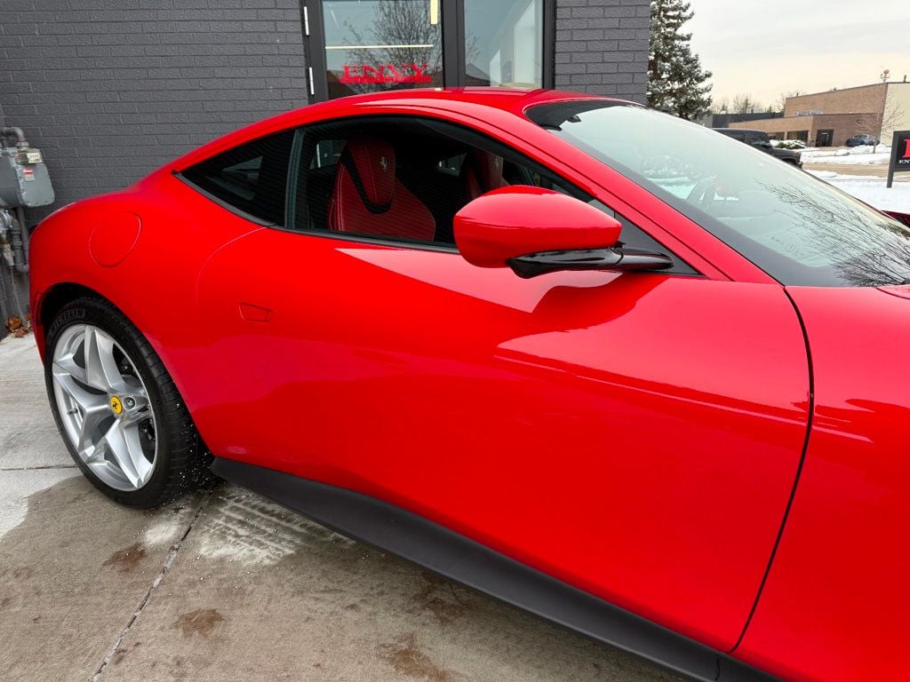 2021 Ferrari Roma photo 3