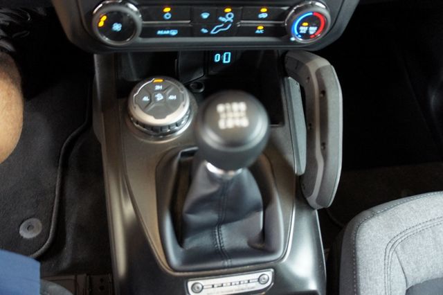 2021 Ford Bronco Big Bend 4x4! 1-Owner! Custom Wrap, Manual 7 spd, Only 3k miles - 22936221 - 31