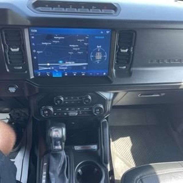2021 Ford Bronco First Edition photo 26