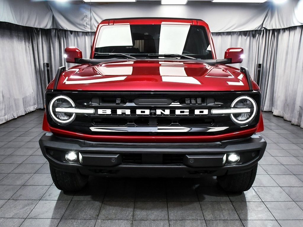 2021 Ford Bronco Outer Banks photo 2