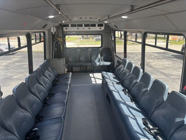 2021 Ford E450 SHUTTLE BUS E450 BUS - 23004849 - 2