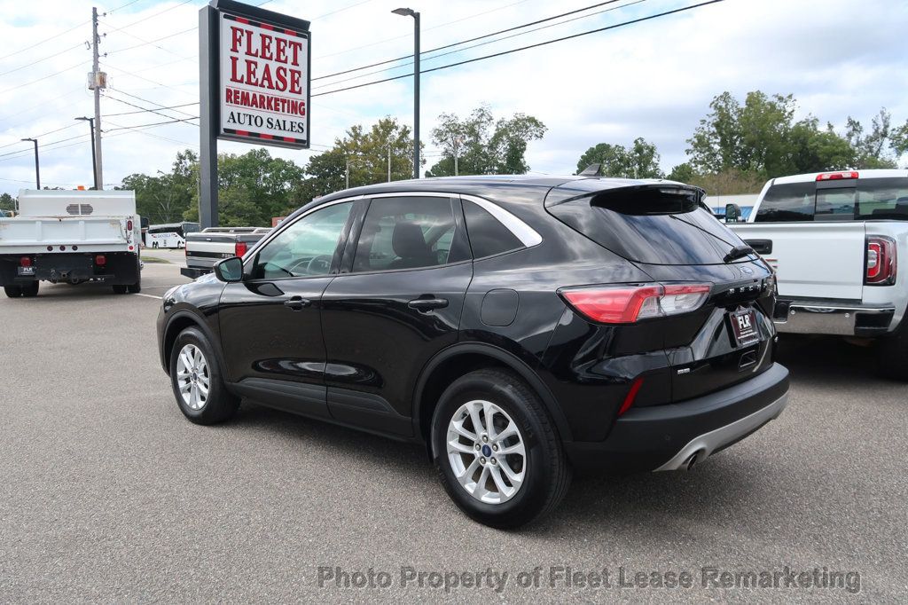 2021 Ford Escape SE Sport Hybrid photo 3