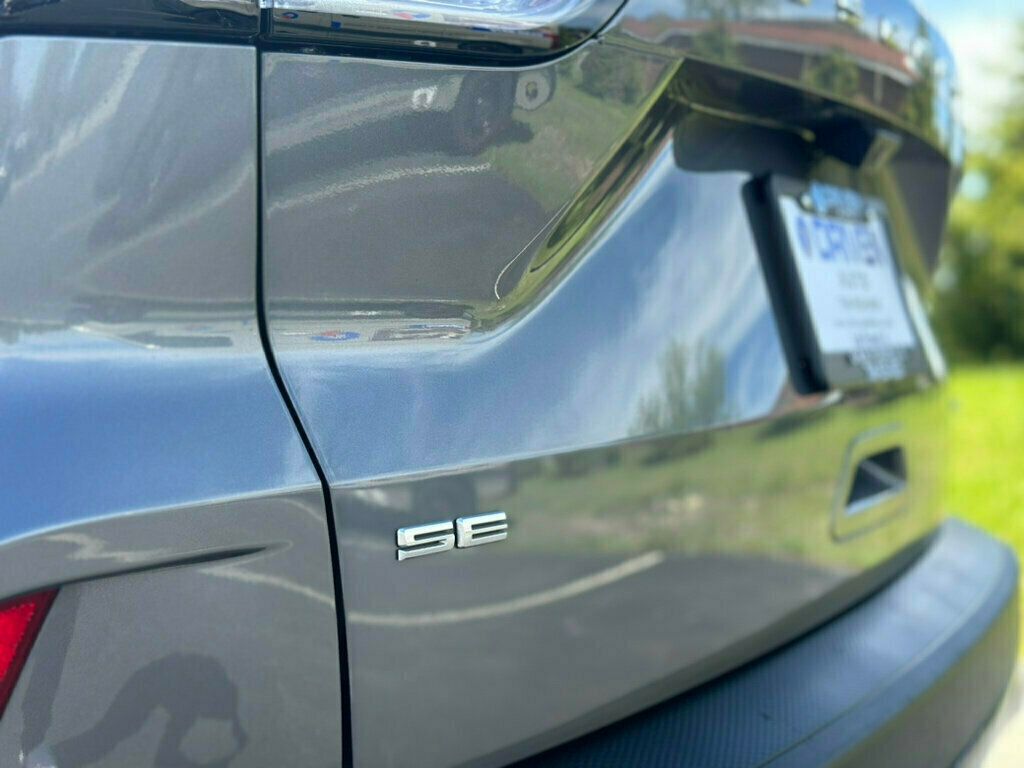 2021 Ford Escape SE photo 2