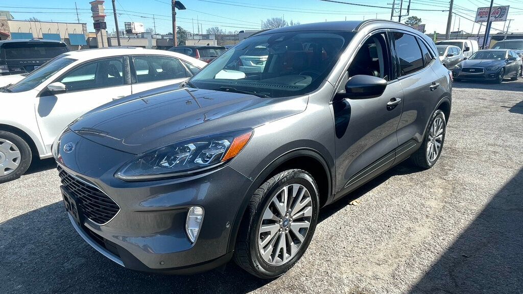2021 Ford Escape Titanium photo 3