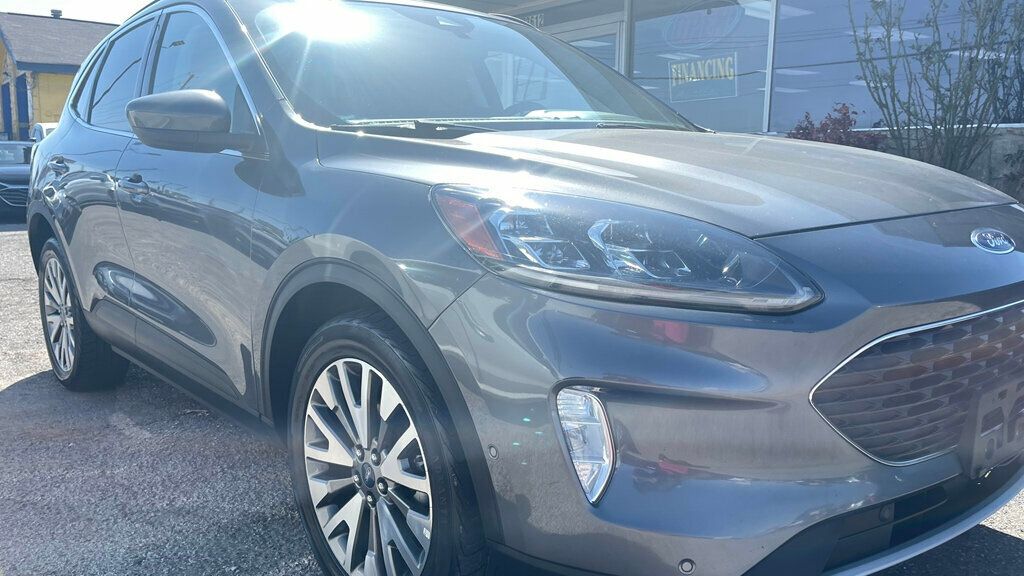 2021 Ford Escape Titanium photo 4