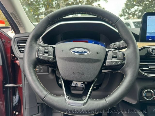 2021 Ford Escape Titanium Hybrid FWD - 22647699 - 17