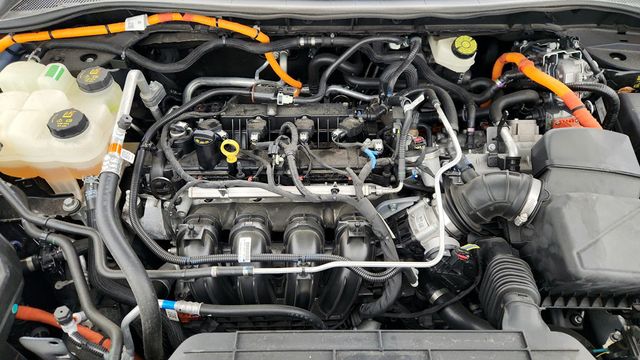 2021 Ford Escape Titanium Hybrid with Elite Package (41 combined mpg) - 22955637 - 25