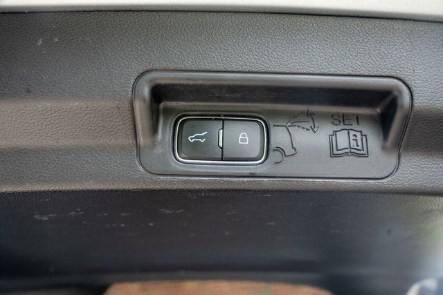 2021 Ford Explorer LocalTrade/Hybrid-Limited/4WD/Heated&CooledSeats/2ndRowCaptains - 23026180 - 55