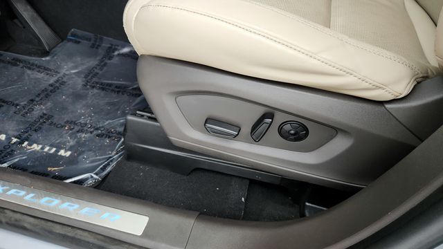 2021 Ford Explorer Platinum 4WD w/ Twin Panel Moonroof & Premium Technology Package - 22948174 - 11