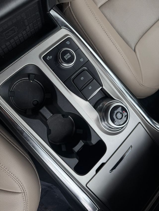 2021 Ford Explorer SERVICED AND DETAILED!! - 22943216 - 25