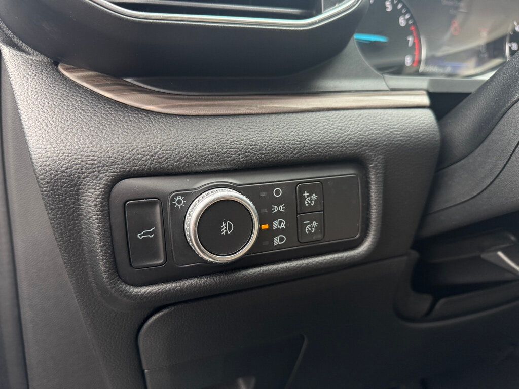 2021 Ford Explorer SERVICED AND DETAILED!! - 22943216 - 32