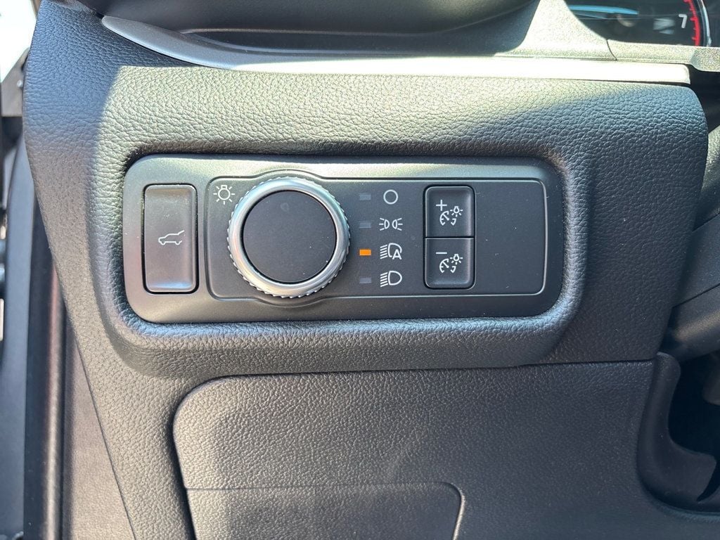 2021 Ford Explorer XLT 4WD - 23041553 - 9