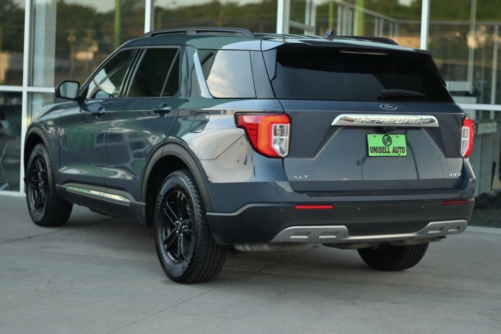 2021 Ford Explorer XLT photo 2