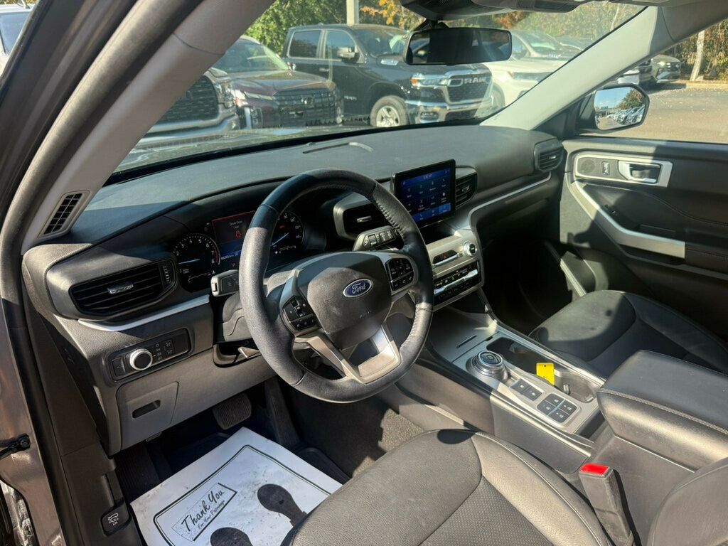 2021 Ford Explorer XLT photo 2