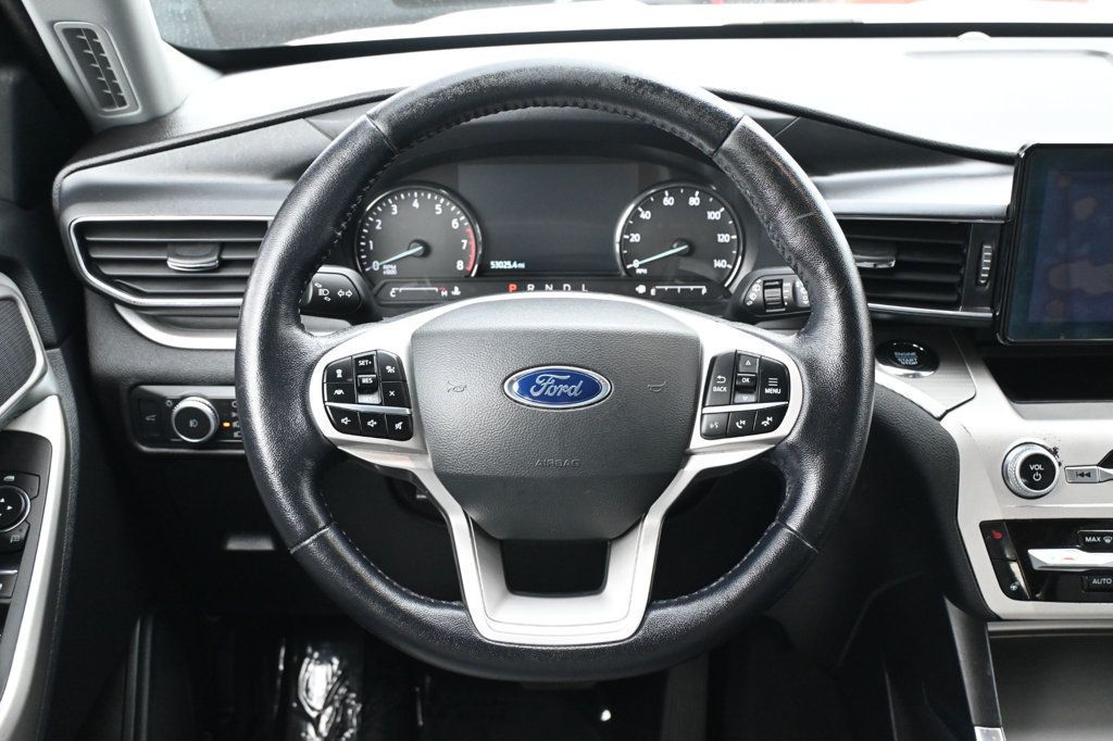 2021 Ford Explorer XLT Sport photo 3