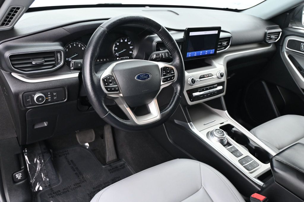 2021 Ford Explorer XLT Sport photo 3