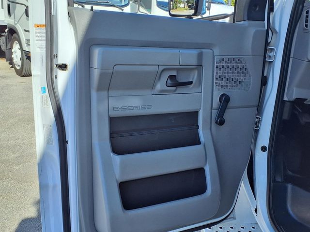 2021 Ford E-Series Cutaway 13 + 2 Passenger Shuttle Bus w/Wheelchair - 22991515 - 28