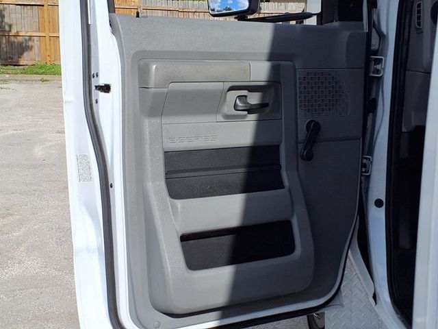 2021 Ford E-Series Cutaway 15 Passenger Shuttle Bus w/Wheelchair - 22903617 - 32