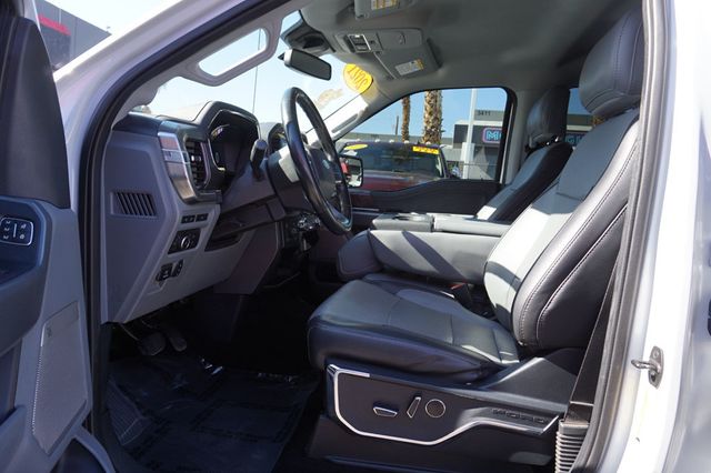 2021 Ford F-150 LARIAT, 4X4, PREMIUM WHEELS, RUNNING BOARDS, LEATHER SEATS - 22979392 - 16