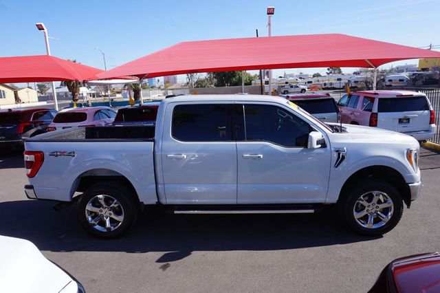 2021 Ford F-150 LARIAT, 4X4, PREMIUM WHEELS, RUNNING BOARDS, LEATHER SEATS - 22979392 - 4