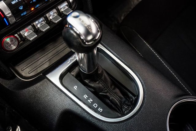 2021 Ford Mustang EcoBoost Fastback - 23035737 - 19