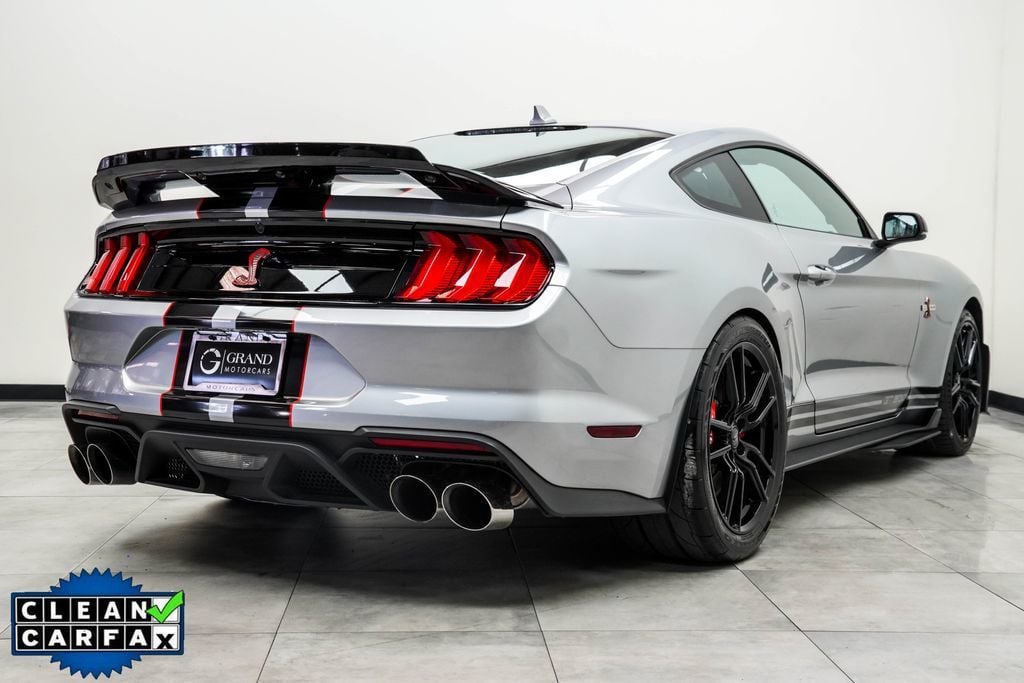 Ford Mustang photo 12