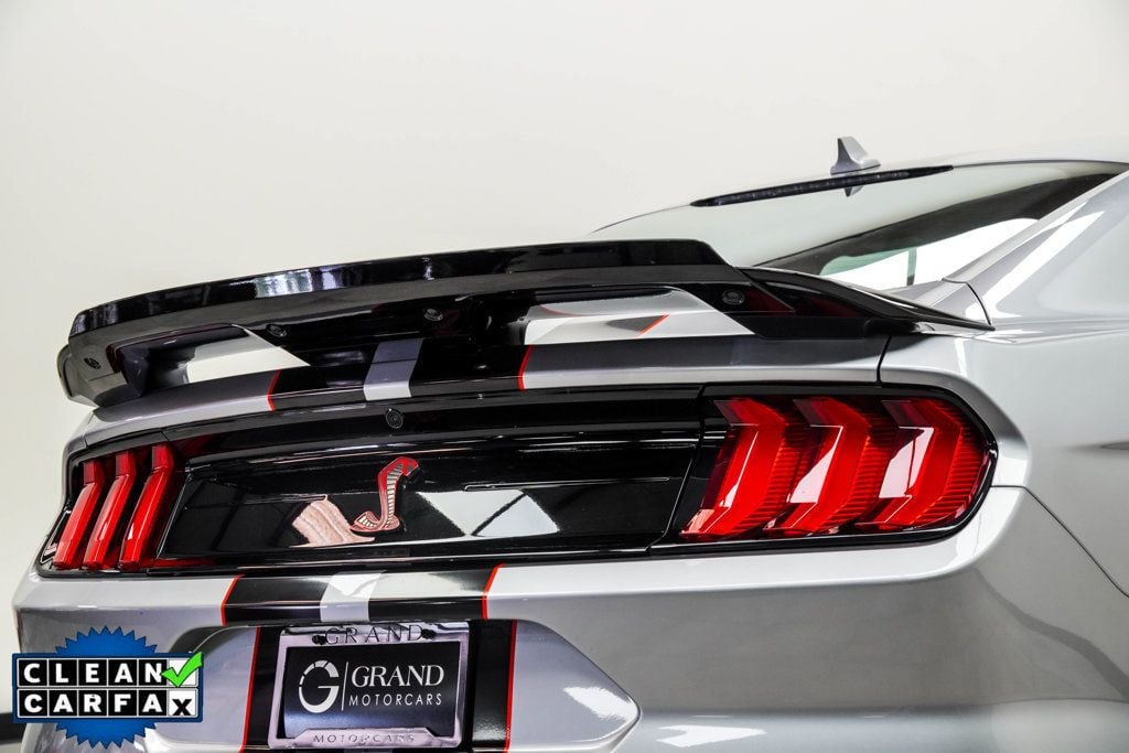 Ford Mustang photo 13