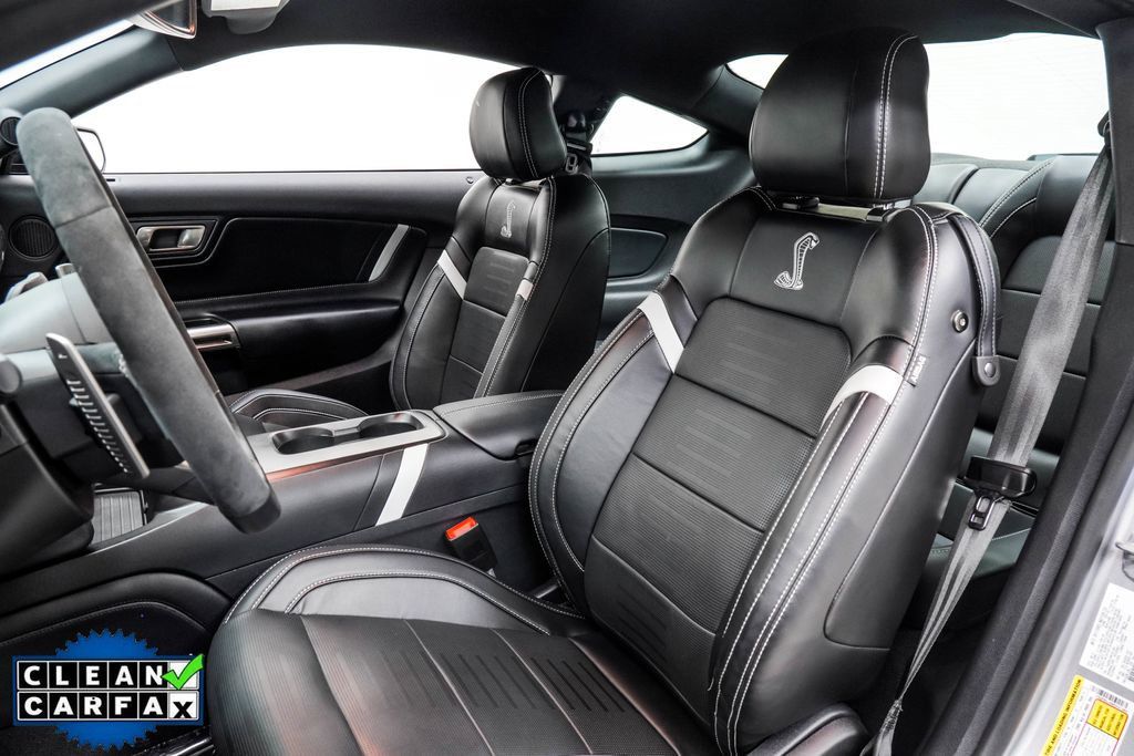 Ford Mustang photo 16