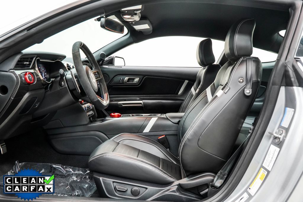 Ford Mustang photo 17