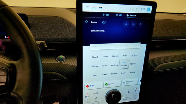 2021 Ford Mustang Mach-E Premium AWD - 22972391 - 16