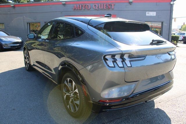 2021 Ford Mustang Mach-E Premium photo 5