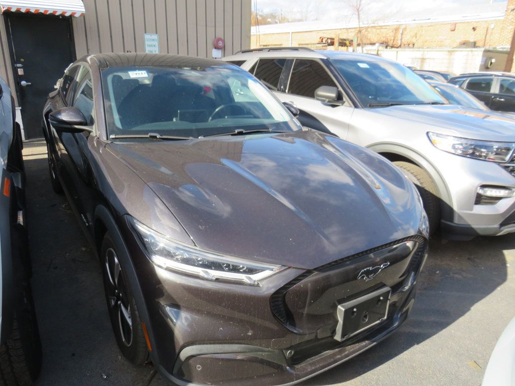2021 Ford Mustang Mach-E Select photo 2