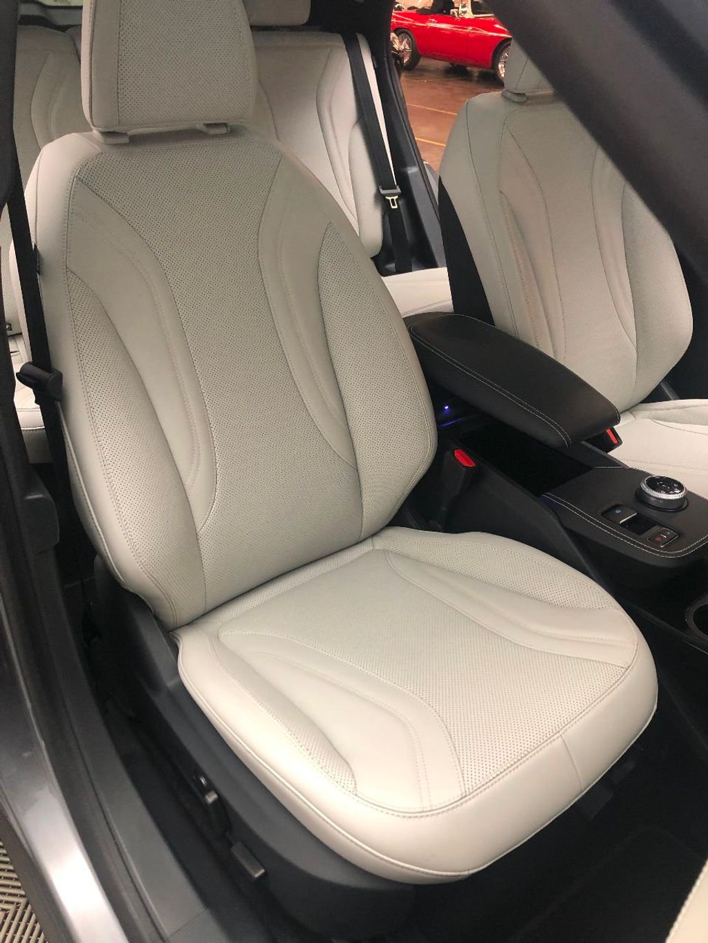2021 Ford Mustang Mach-E Premium photo 16