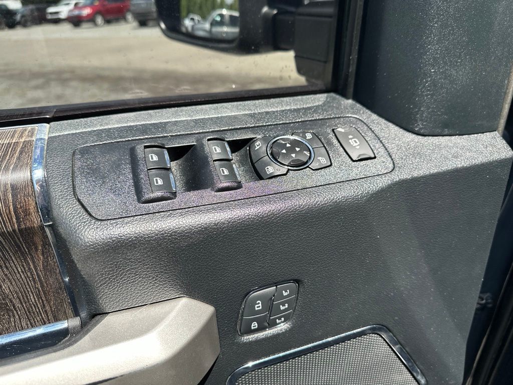 2021 Ford Super Duty F-250 SRW Lariat Ultimate FX4 Black Pack - 23018271 - 25