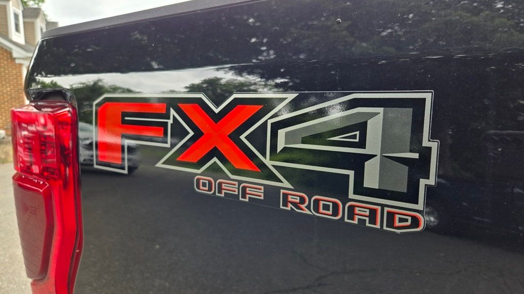 2021 Ford F-250 Lariat FX4 photo 15