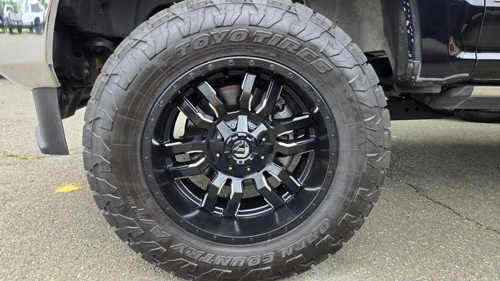 2021 Ford F-250 Lariat FX4 photo 18