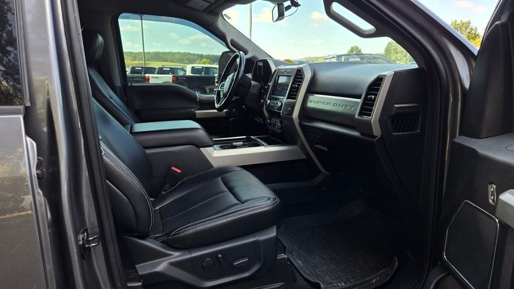 2021 Ford F-250 Lariat FX4 photo 16