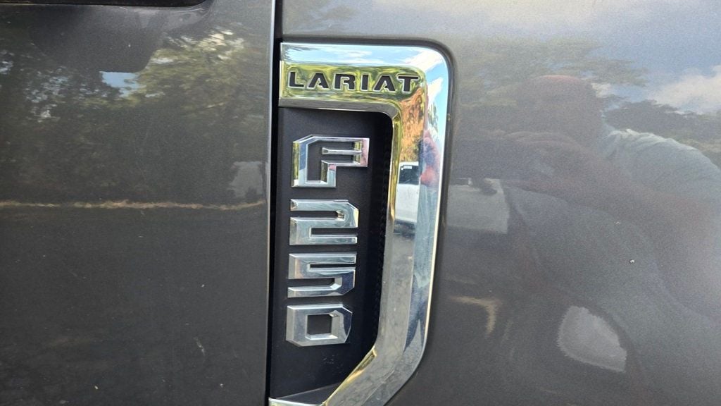 2021 Ford F-250 Lariat FX4 photo 6